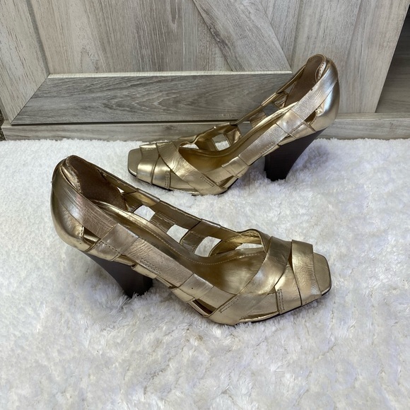 VINCE CAMUTO Peep Toe Sandal GOLD 8 - Picture 6 of 11
